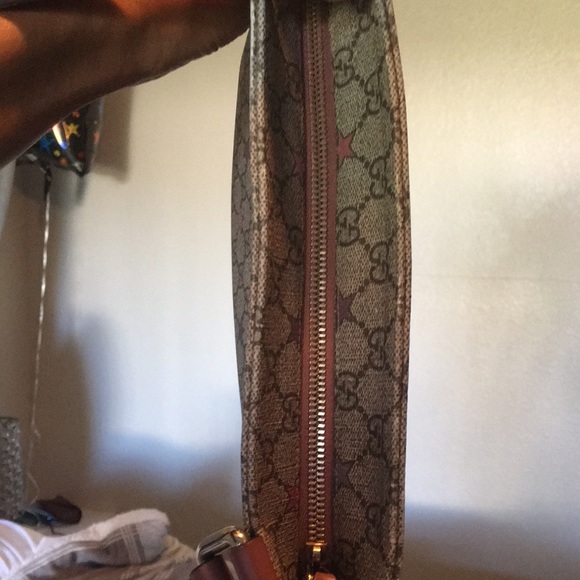 Authentic GUCCI Messenger Stars Monogram Coated Gg Supreme Canvas Crossbody Bag. - Picture 10 of 15